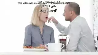 مدرسة ينيك تلميذته في بيته