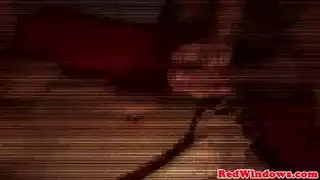 ممارسة جنس جماعي في مكان العمل لهؤلاء العاهرات الهولنديات المتزوجات الشهوانيات