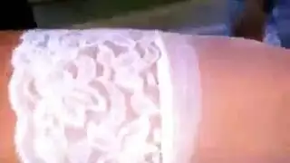 شقراء ساخنة تمص بعمق ثم تُملأ