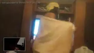 الشقراوات الطازجة على وشك أن تجعل بعضها البعض ، على الرغم من أن أيا منها لا يوجد مثليه