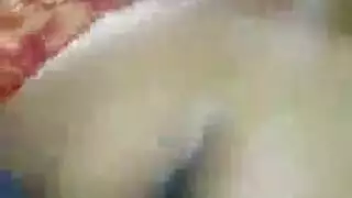اخوها يفتحالحمام وينيكها جنب الغساله وهي تتوجع وتحشي القماش فمها وهي تتوجع في الحمام