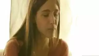 عاهرة مراهقة تعرض كسها المبلول في حمام مليء بالبخار