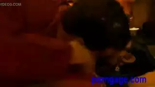 اثنين من الاطفال الغريبة رائعة مص على نفس الديك