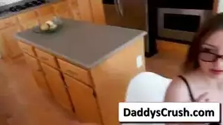 يائسة للقضيب: غراسي ماي تنزل بقوة