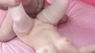 مص قضيب جماعي: إيدان بروك تتعرض لمس صدرها وتُملأ بالسائل المنوي