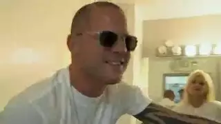 مثليات مثيرة في ملابس داخلية من الدانتيل يحصلن على النشوة باستخدام ألعاب تهتز