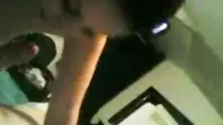 فتاة عراقية خائنة تُملأ بسائل عشيقها