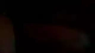 عميل ناضج يحصل على وضعية الكلب الخشنة من سفير العلامة التجارية