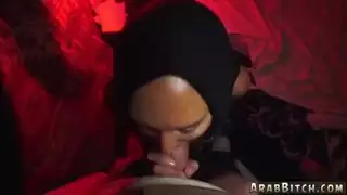 مثلي عربي لأول مرة تتمدد فتحته على أيدي رجال أفغان