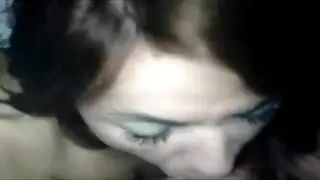 لسان تركي وقضيب عاملين قذف على الوجه