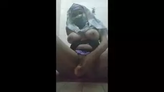 حقيقي العربية الحجاب النقاب يستمنى دسم كس بدلا من الصلاة إلى المدقع التدفق النشوة