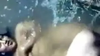 شباب وبنات يستحمو عراه