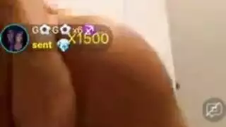 مراهقة لاتينية تأخذ قضيبين في أول جماع جماعي لها