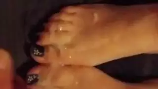 صغيرات ومثارات: أول ظهور إباحي مع قذف