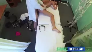 حمام إباحي للحفاظ على ذلك الفرج الذهبي الشهي