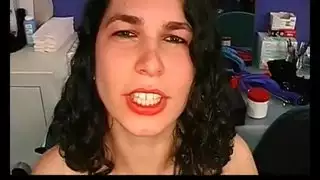 فيتش صريح: الشقراء القذرة تحب أن يتبول عليها
