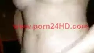 فتاة تطلق سائل منوي