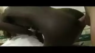 شيخ كبير عجوز يغتصب بنت صغيرة وهي تبكي
