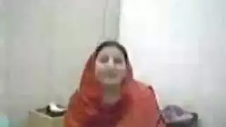 ملكة المص في فستان زفاف تمص الفريق بأكمله