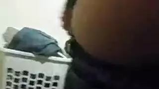 ضرب عنيف في ثنائي مع مؤخرتها المحسنة