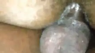 أضواء مطفأة، ملابس مُخلعة: حفلة سحاقية في الظلام