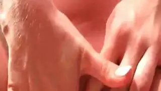 شقراء مطيع في جوارب سوداء والكعب