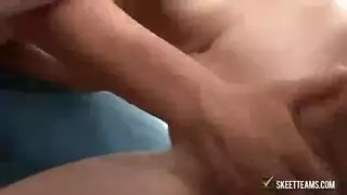 فرج مشعر لشابة يتم تحفيزه بقوة أمام الكاميرا
