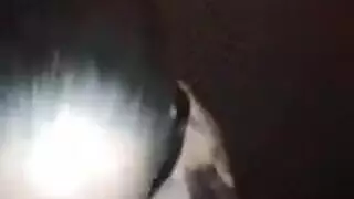 فستان بريء، أفعال قذرة: مراهقة تستمني حتى النشوة