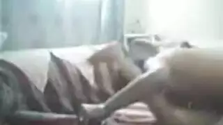 صالبه مصريه تنتاك من عشيقها في كسها الجامد