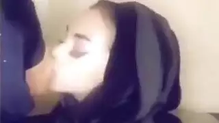 فتيات محجبات خاضعات في مشهد إباحية تقييد