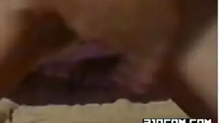 كس مراهقة يتم ملؤه بالسائل المنوي