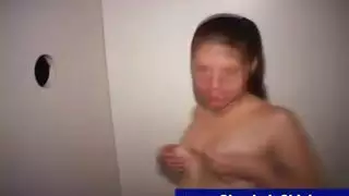  هواة تأخذ قذفاً وجهياً ثم تمتلئ مزدوجاً، تغرق في المني الساخن