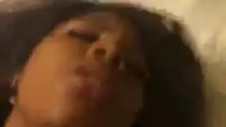 جيسي أدامز وصديقتها تشاركان آلة بورن