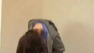 الحمام الزلق والصابون: نيك مع فتاة عارية