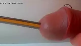 فتاة ذات أثداء ضخمة تُمارس الجنس بعمق في مشهد إباحي