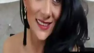 الغربان ذات الشعر الأصلع المنفجر في الهواء الطلق