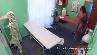 افلام سكس الدكتور ينيك مريضه