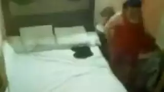 علاقات محرمة: شغف حار بين أكبر سنًا وأصغر
