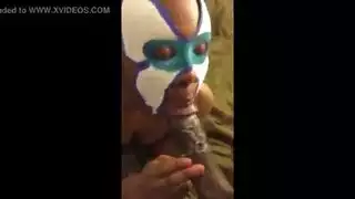 ثنائي مراهق هاوي يمارس الجنس بلعبة جنسية قوية