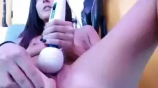 جنس مسمار صريح يملأ فرجها إلى الحد الأقصى