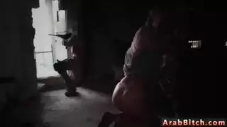 المرءة تسلم زوحها لصديقتها