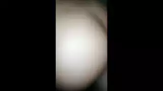 شريط جنس عربي صريح: مص ووضعية الكلب وقذف على الوجه
