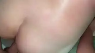 الأخت تنام بجنب الاخ مترجم