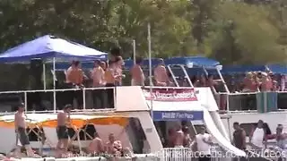 مص قضيب ولعق كس في ثنائي جامح