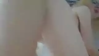 فتى نحيف يبتلع حمولة كبيرة