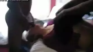 زوجة ساخنة تأخذه في مؤخرتها بقوة