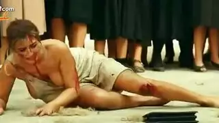 مونيكا بوتشي مع ولد صغير