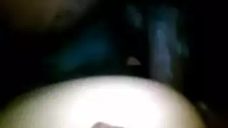 يهددها بنشر الفديو