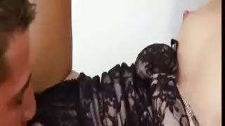 لحس القدم يؤدي إلى كريمباى عميق