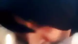 قحبة محجبة تمص الزب بالسيارة